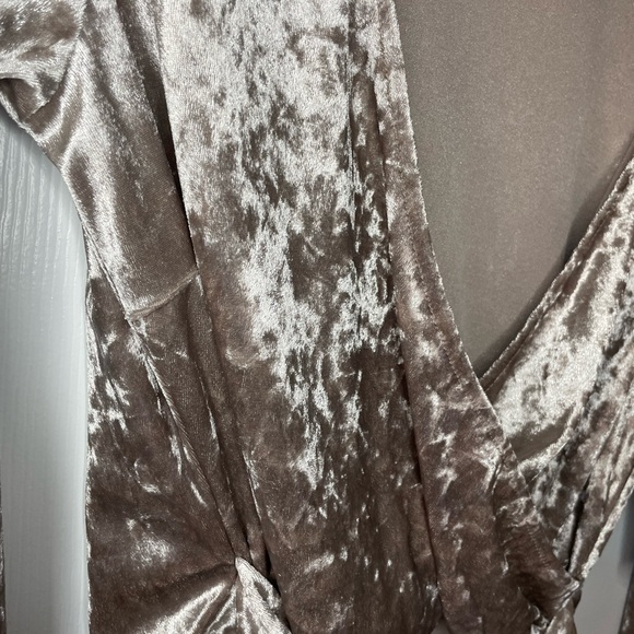 Lulus Velvet Wrapped Long Sleeve medium - Picture 3 of 3